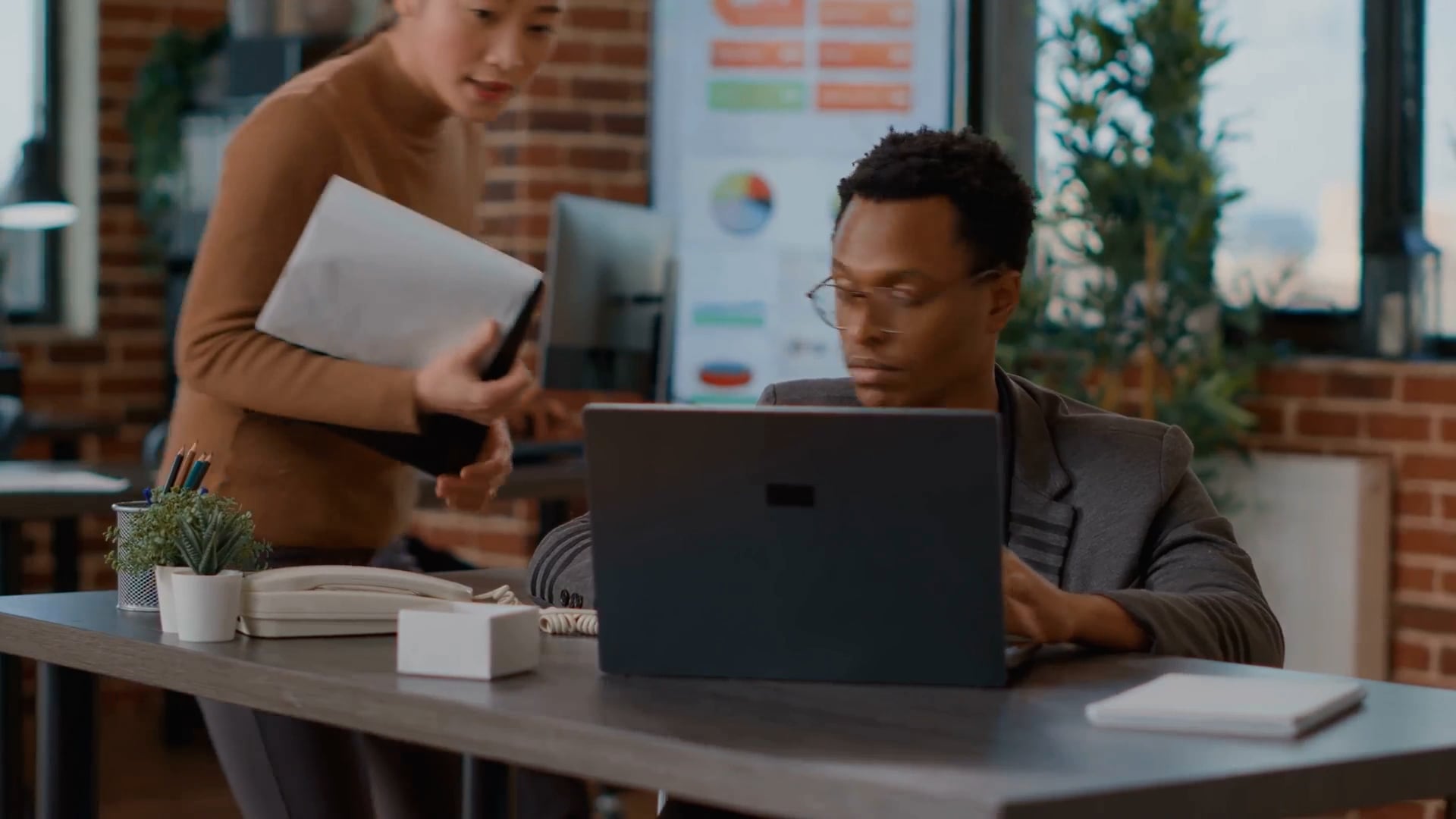 analyzing-the-pros-and-cons-of-digital-connectivity