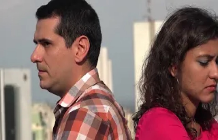 couples-therapy-in-chicago-signs-the-same-fight-is-on-repeat